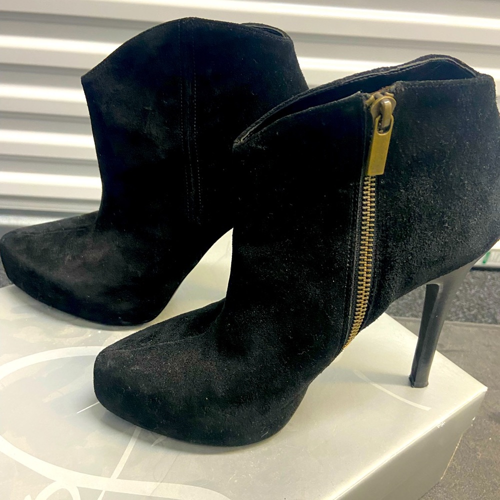 Black suede stiletto booties. - Picture 6 of 7